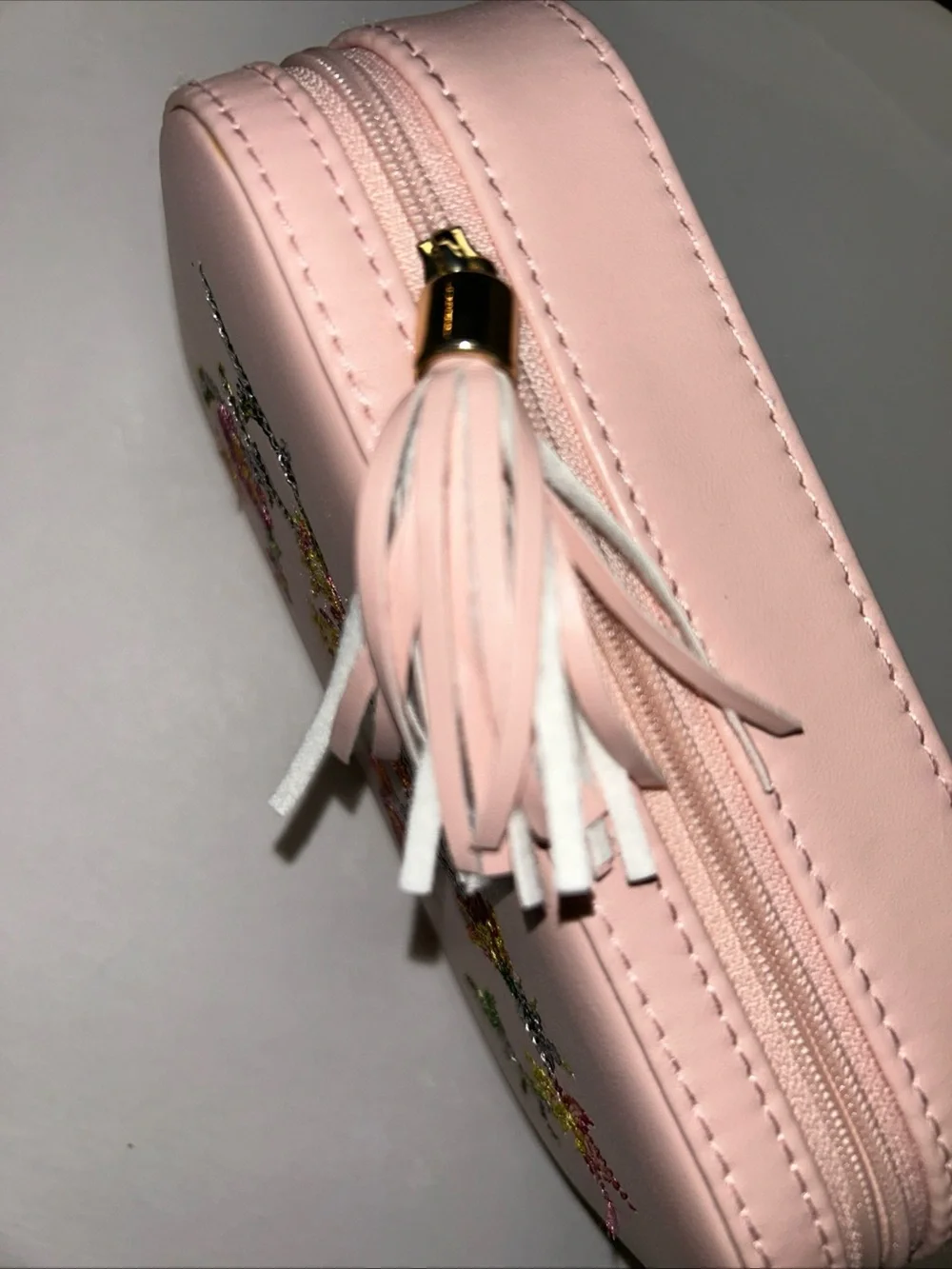 Rachel Zoe Pink Faux Leather Travel Jewelry Case Floral Embroidery Tassel Zipper